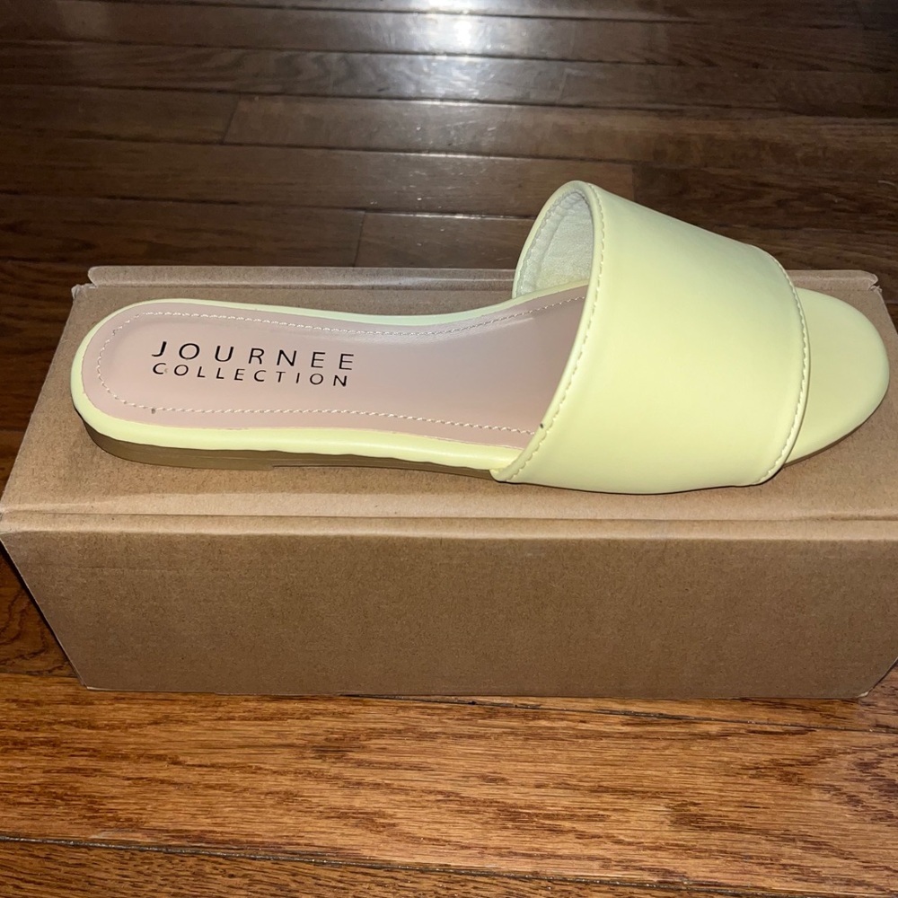 Journee Collection Tru Comfort Kolinna Sandal Yellow Women’s 7 Wide Vegan Suede - Picture 4 of 8